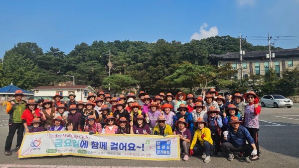 안양시 만안구보건소는 매주 금요일 함께 걸어요 프로그램을 운영했다 .jpg